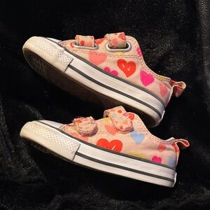 Converse Heart Pattern Kid Chuck Taylor All Star 2V OX Infant Sneakers